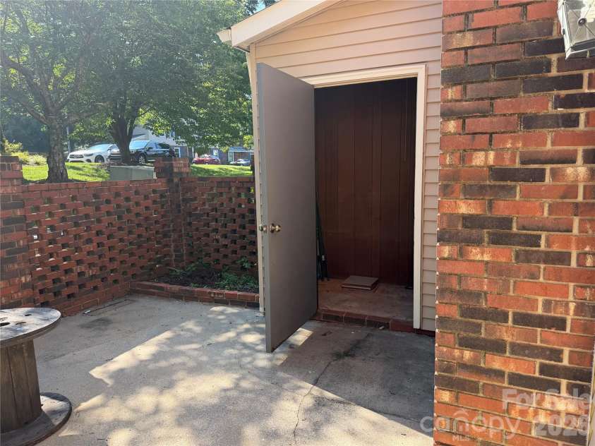 2705 Center Street, Hickory, NC 28601.  MLS# CAR4402144, YatesRealty ID 4579. Shed