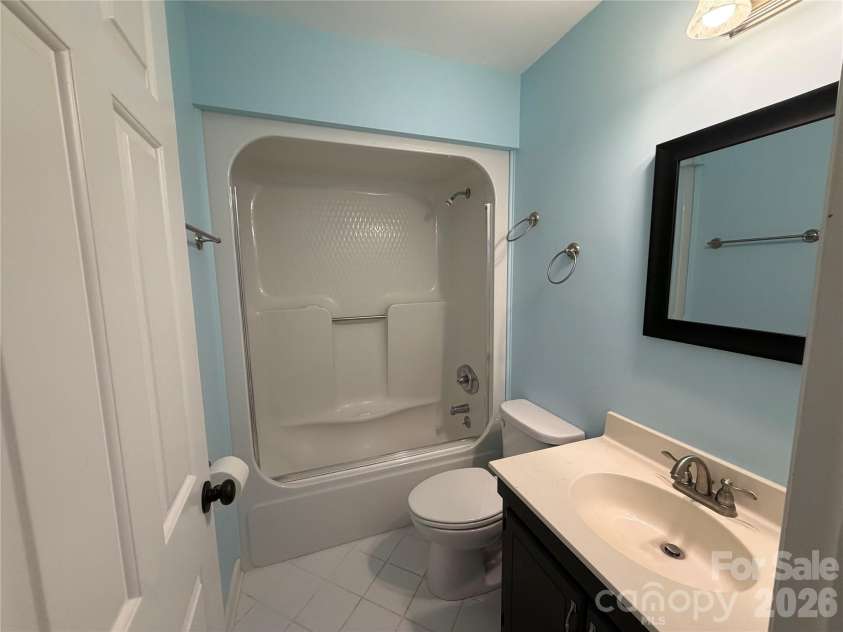 2705 Center Street, Hickory, NC 28601.  MLS# CAR4402144, YatesRealty ID 4579. Upstairs Hall Bathroom