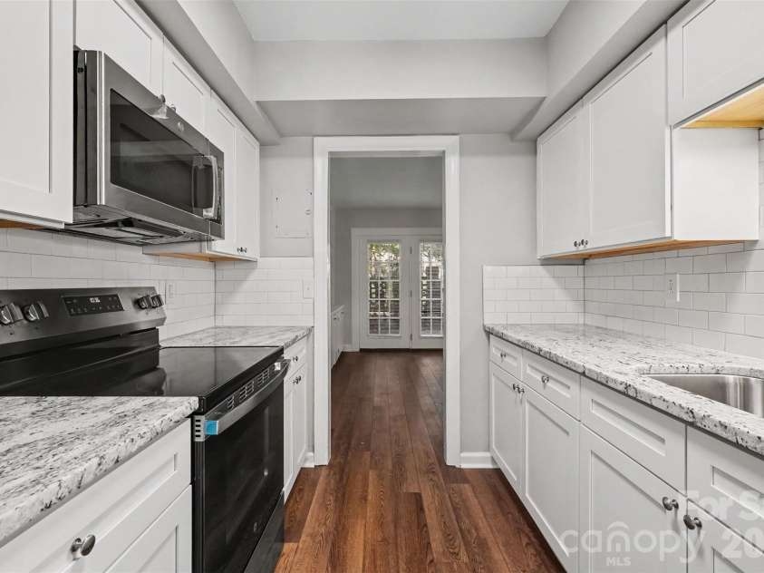2705 Center Street, Hickory, NC 28601.  MLS# CAR4419158, YatesRealty ID 4579. 