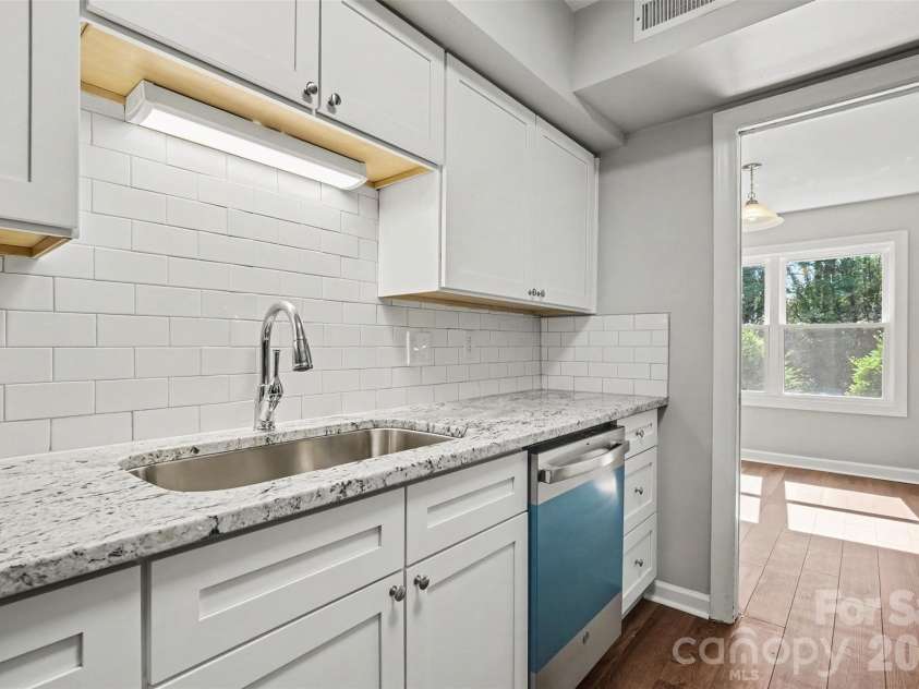 2705 Center Street, Hickory, NC 28601.  MLS# CAR4419158, YatesRealty ID 4579. 