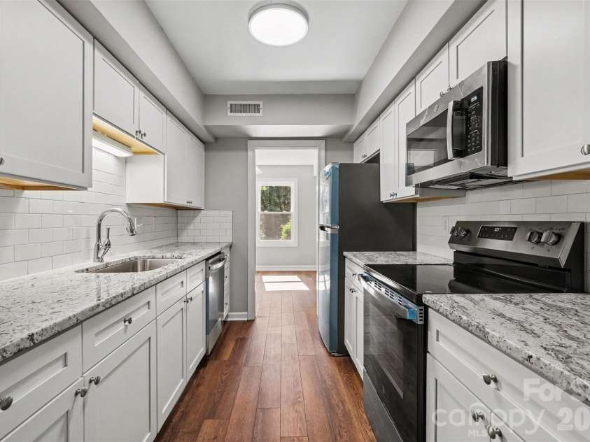 2705 Center Street, Hickory, NC 28601.  MLS# CAR4419158, YatesRealty ID 4579. 