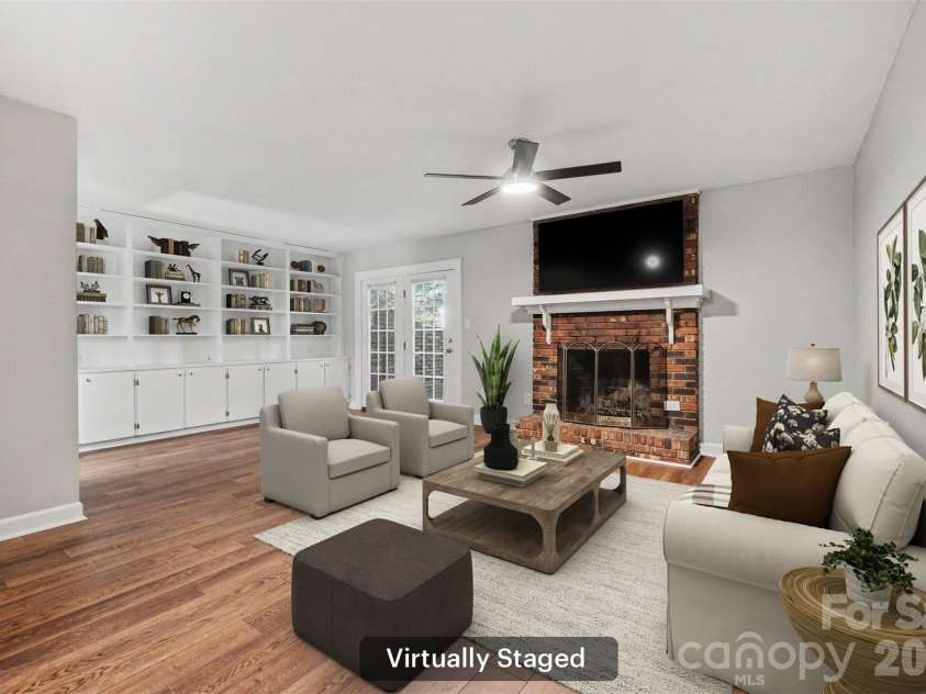2705 Center Street, Hickory, NC 28601.  MLS# CAR4419158, YatesRealty ID 4579. 