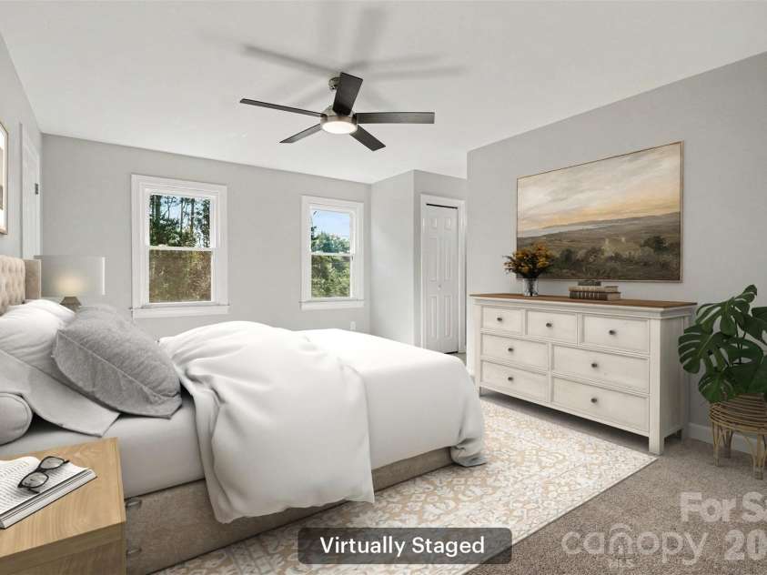 2705 Center Street, Hickory, NC 28601.  MLS# CAR4419158, YatesRealty ID 4579. 