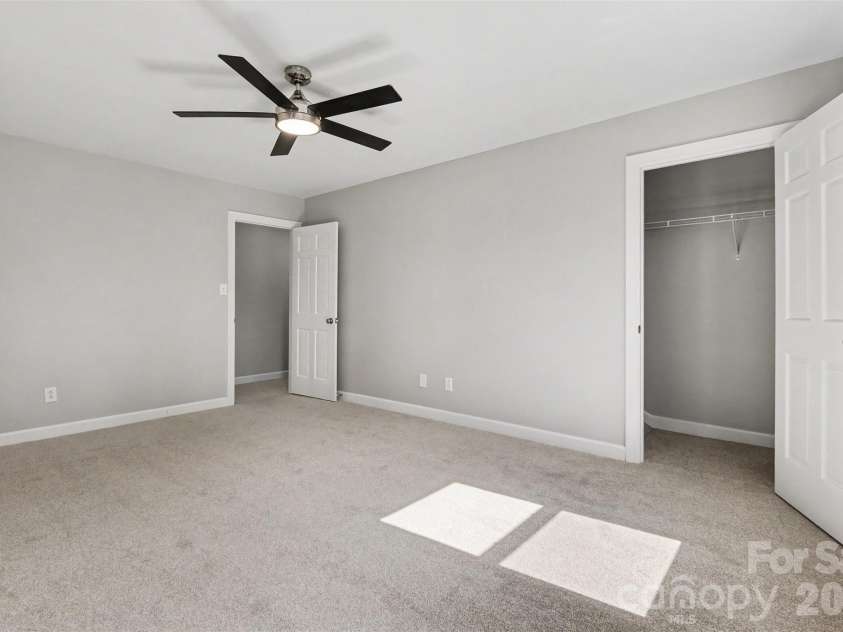 2705 Center Street, Hickory, NC 28601.  MLS# CAR4419158, YatesRealty ID 4579. 