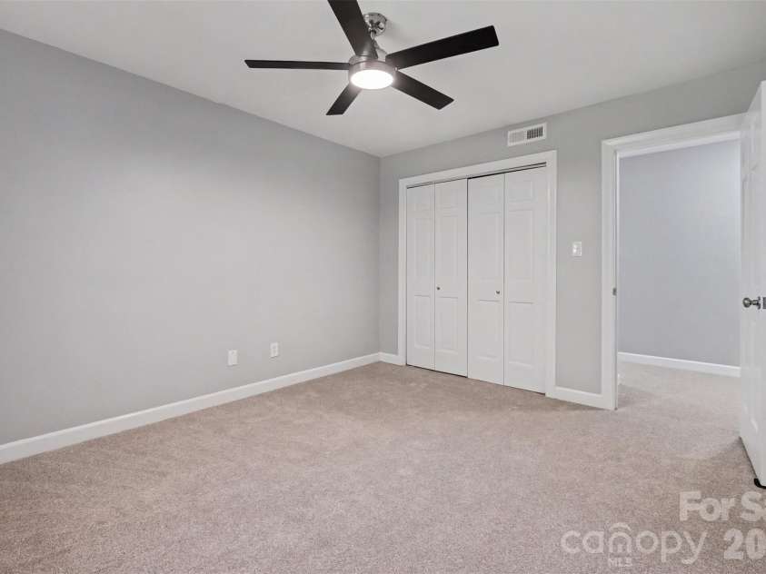 2705 Center Street, Hickory, NC 28601.  MLS# CAR4419158, YatesRealty ID 4579. 