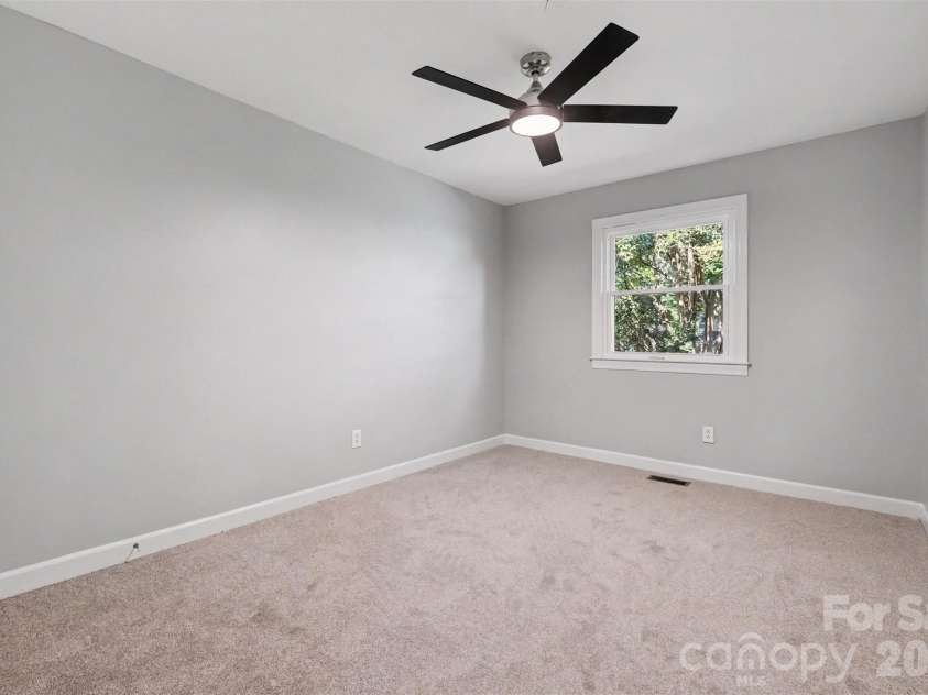 2705 Center Street, Hickory, NC 28601.  MLS# CAR4419158, YatesRealty ID 4579. 