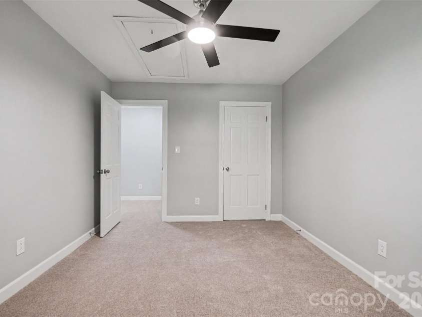 2705 Center Street, Hickory, NC 28601.  MLS# CAR4419158, YatesRealty ID 4579. 