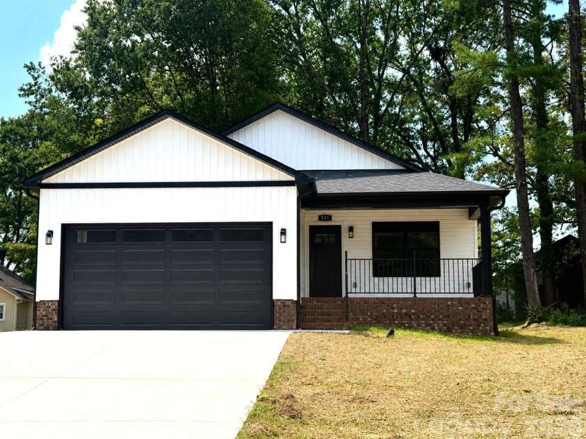 511 State Street, Lincolnton, NC 28092.  MLS# CAR4416594, YatesRealty ID 45792. 