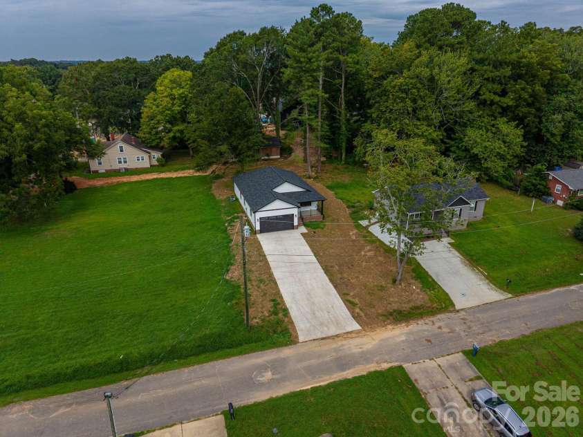 511 State Street, Lincolnton, NC 28092.  MLS# CAR4416594, YatesRealty ID 45792. 