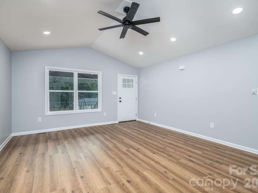 511 State Street, Lincolnton, NC 28092.  MLS# CAR4416594, YatesRealty ID 45792. 