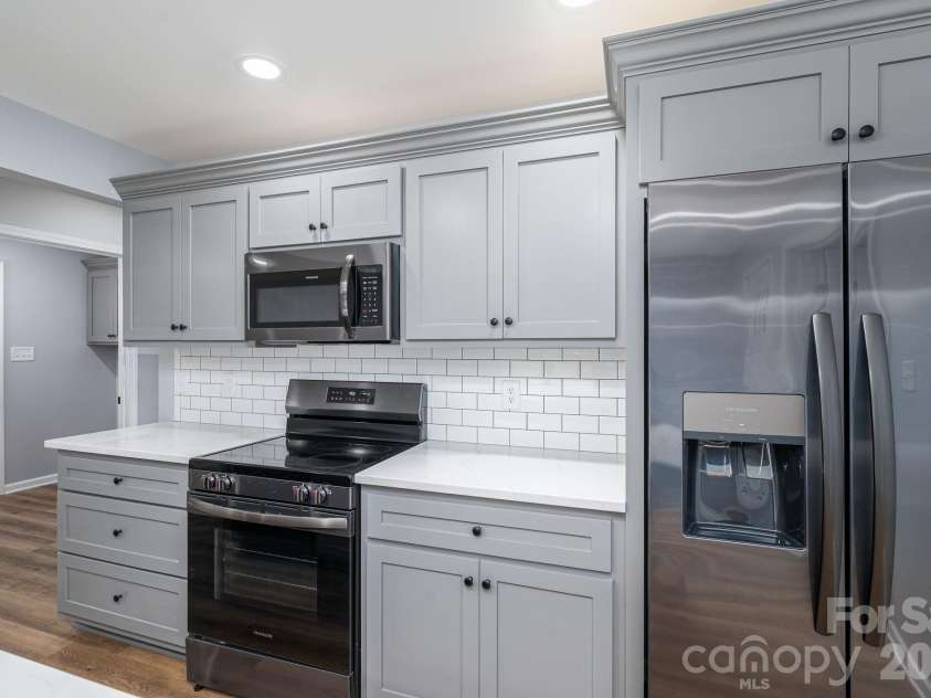 511 State Street, Lincolnton, NC 28092.  MLS# CAR4416594, YatesRealty ID 45792. 