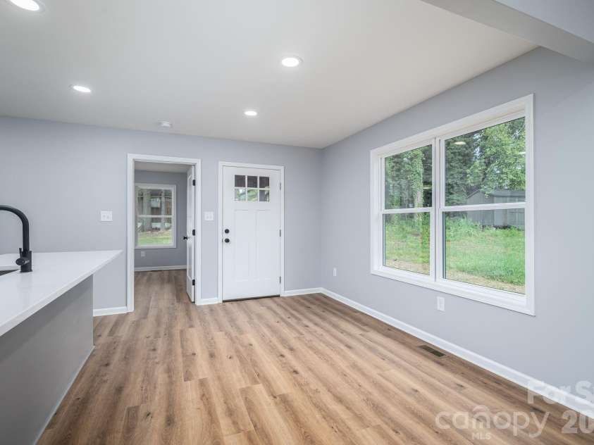 511 State Street, Lincolnton, NC 28092.  MLS# CAR4416594, YatesRealty ID 45792. 