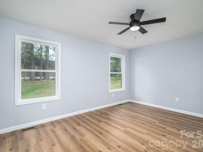 511 State Street, Lincolnton, NC 28092.  MLS# CAR4416594, YatesRealty ID 45792. 