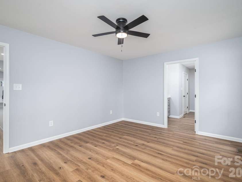 511 State Street, Lincolnton, NC 28092.  MLS# CAR4416594, YatesRealty ID 45792. 