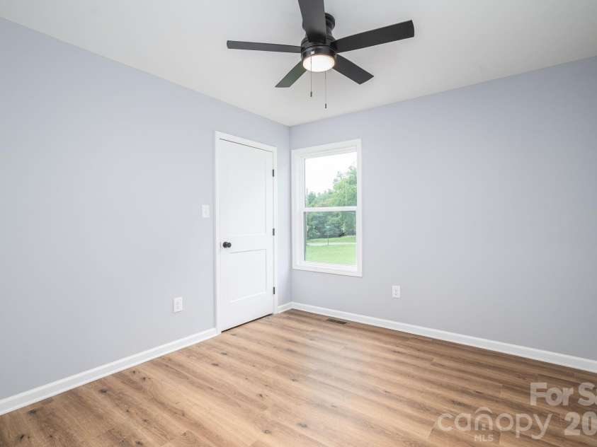 511 State Street, Lincolnton, NC 28092.  MLS# CAR4416594, YatesRealty ID 45792. 