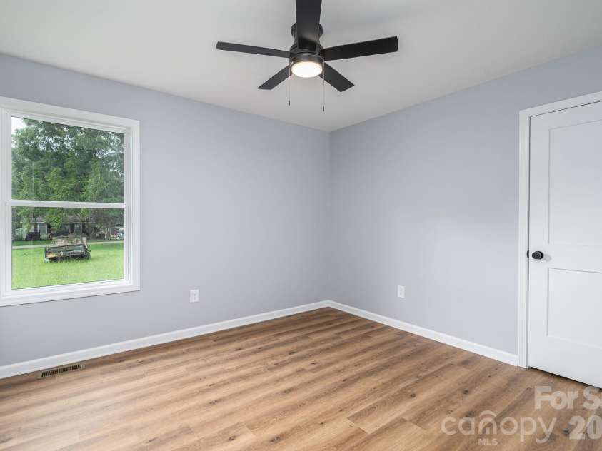 511 State Street, Lincolnton, NC 28092.  MLS# CAR4416594, YatesRealty ID 45792. 
