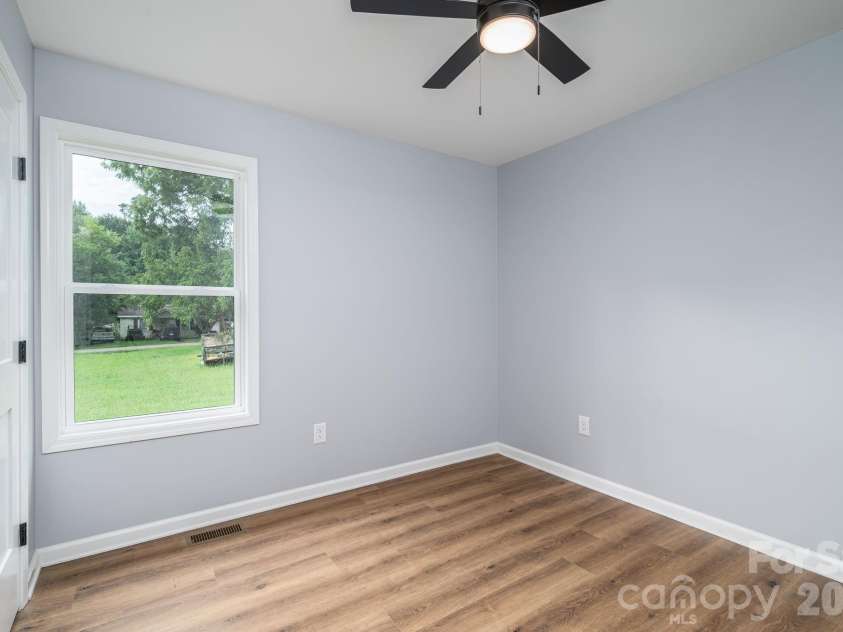 511 State Street, Lincolnton, NC 28092.  MLS# CAR4416594, YatesRealty ID 45792. 