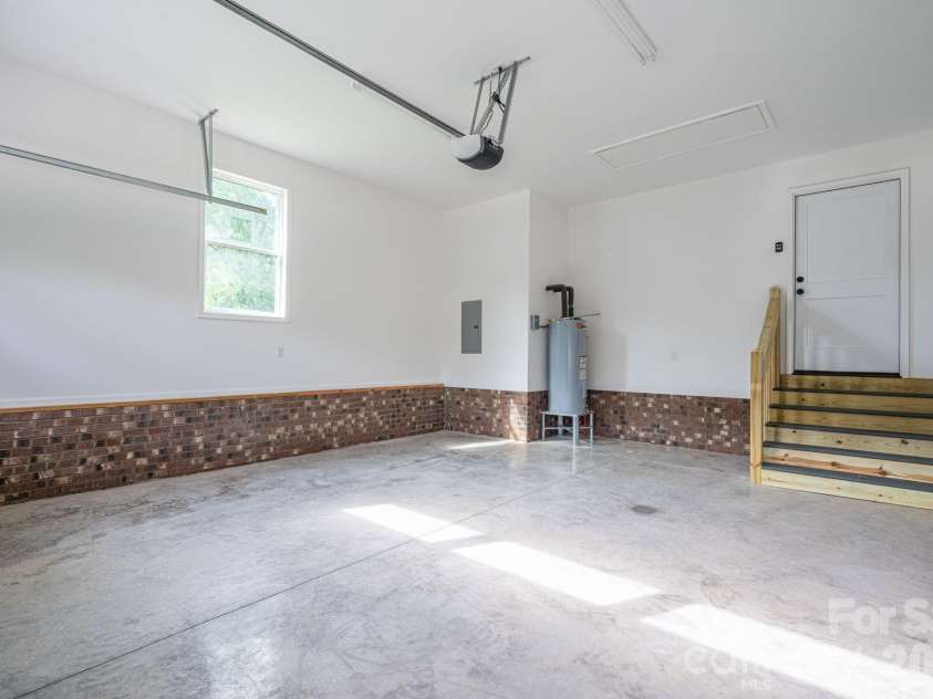 511 State Street, Lincolnton, NC 28092.  MLS# CAR4416594, YatesRealty ID 45792. 