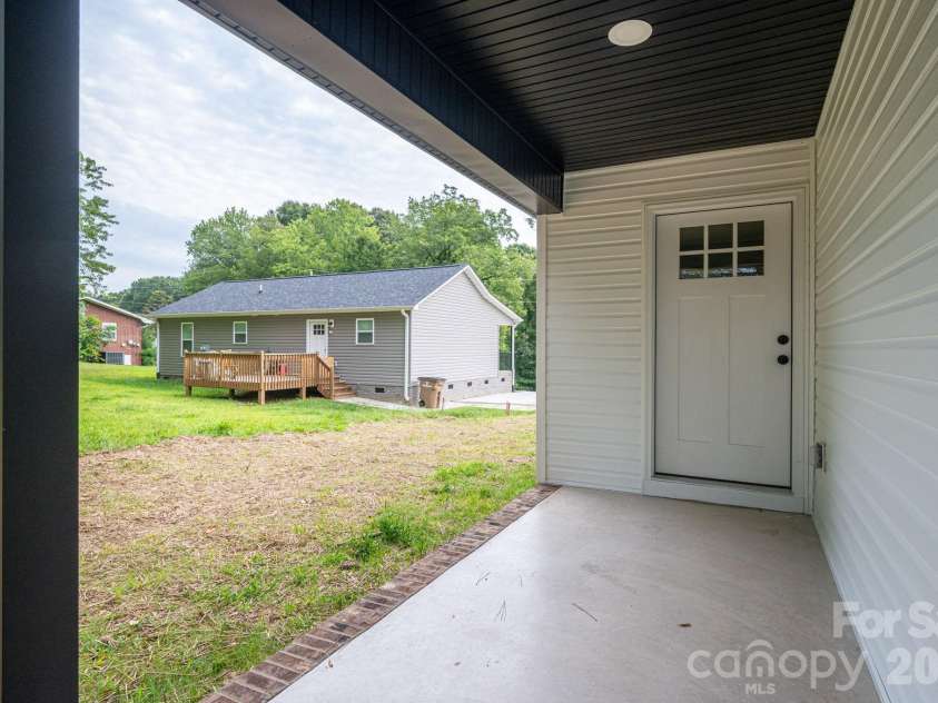 511 State Street, Lincolnton, NC 28092.  MLS# CAR4416594, YatesRealty ID 45792. 