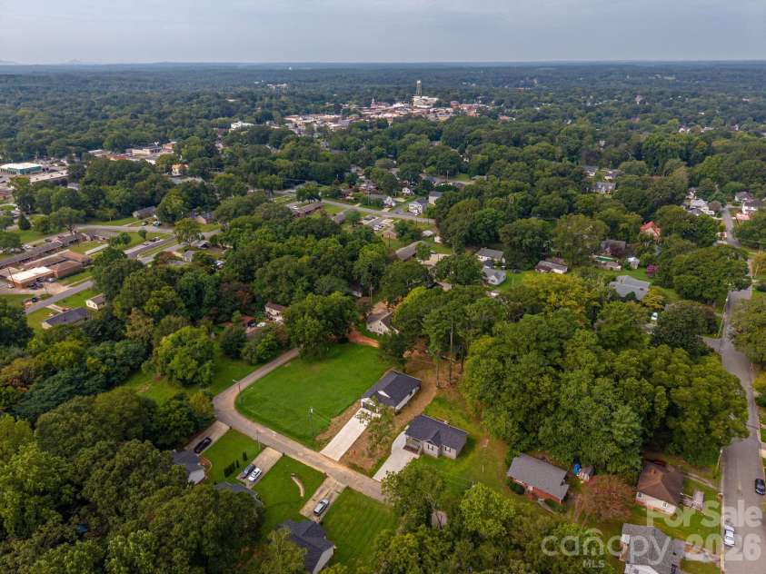 511 State Street, Lincolnton, NC 28092.  MLS# CAR4416594, YatesRealty ID 45792. 
