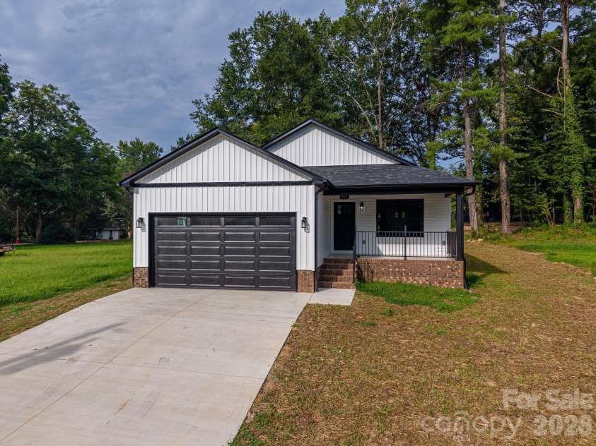 511 State Street, Lincolnton, NC 28092.  MLS# CAR4416594, YatesRealty ID 45792. 