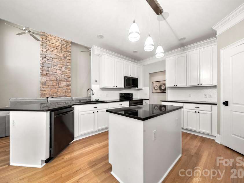 122 Long Cove Lane, Mooresville, NC 28117.  MLS# CAR4416478, YatesRealty ID 45793. 