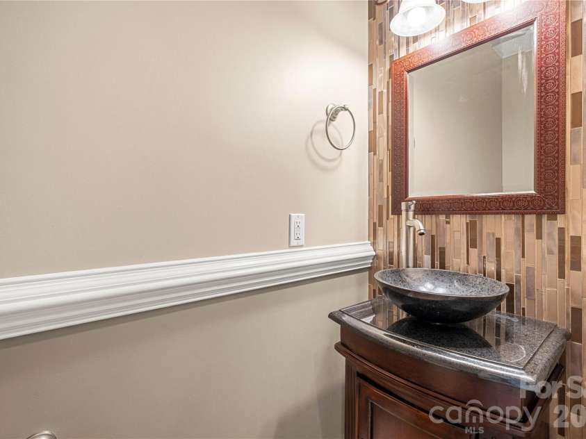 122 Long Cove Lane, Mooresville, NC 28117.  MLS# CAR4416478, YatesRealty ID 45793. 