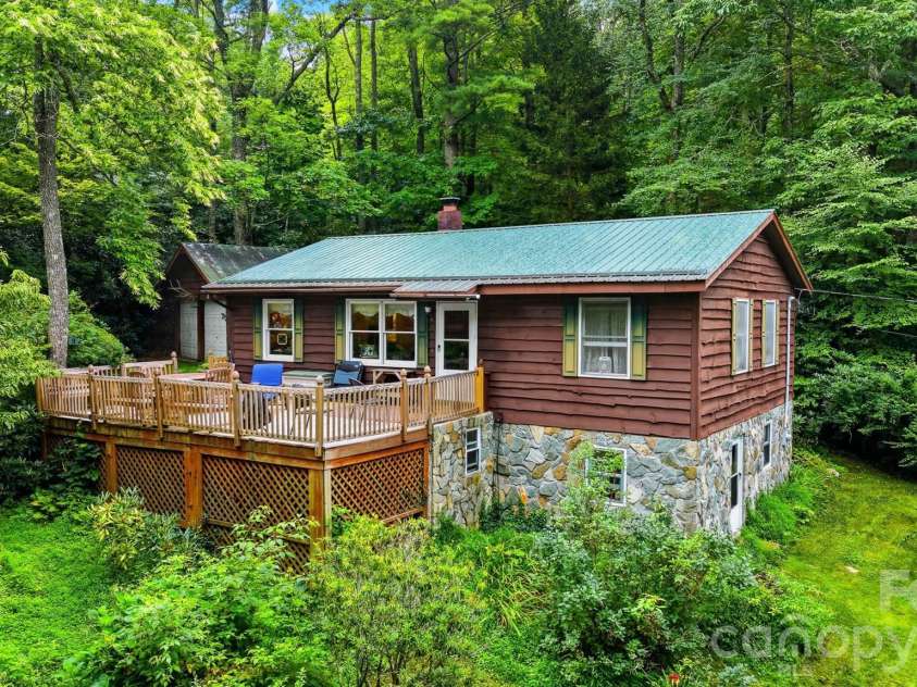 7180 Valley View Drive, Newland, NC 28657.  MLS# CAR4408784, YatesRealty ID 45795. 