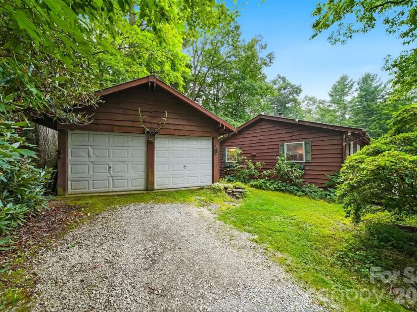7180 Valley View Drive, Newland, NC 28657.  MLS# CAR4408784, YatesRealty ID 45795. 
