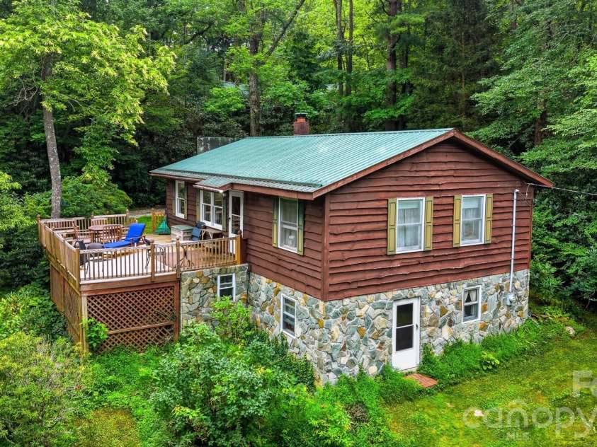 7180 Valley View Drive, Newland, NC 28657.  MLS# CAR4408784, YatesRealty ID 45795. 
