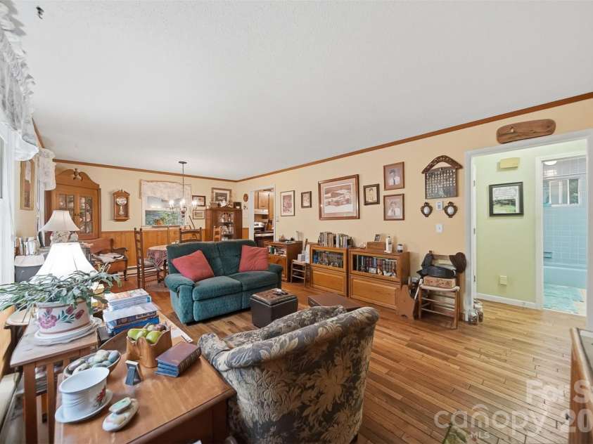 7180 Valley View Drive, Newland, NC 28657.  MLS# CAR4408784, YatesRealty ID 45795. 