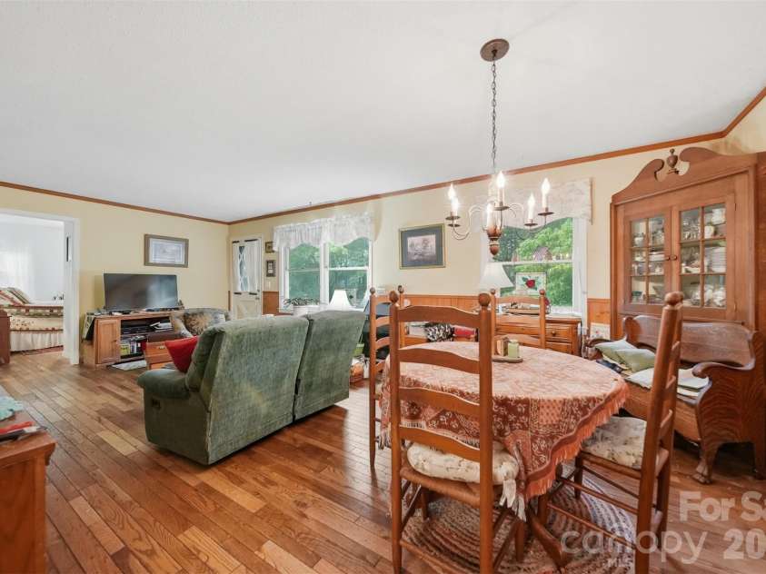 7180 Valley View Drive, Newland, NC 28657.  MLS# CAR4408784, YatesRealty ID 45795. 