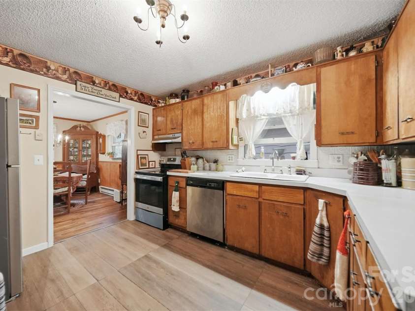 7180 Valley View Drive, Newland, NC 28657.  MLS# CAR4408784, YatesRealty ID 45795. 