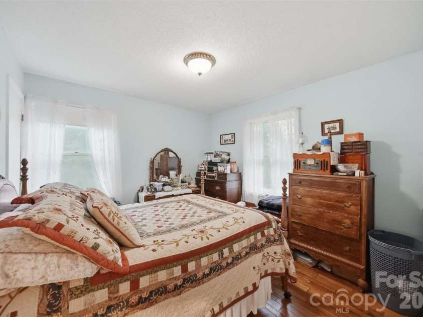7180 Valley View Drive, Newland, NC 28657.  MLS# CAR4408784, YatesRealty ID 45795. 