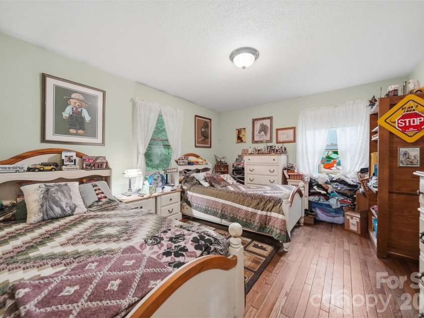 7180 Valley View Drive, Newland, NC 28657.  MLS# CAR4408784, YatesRealty ID 45795. 