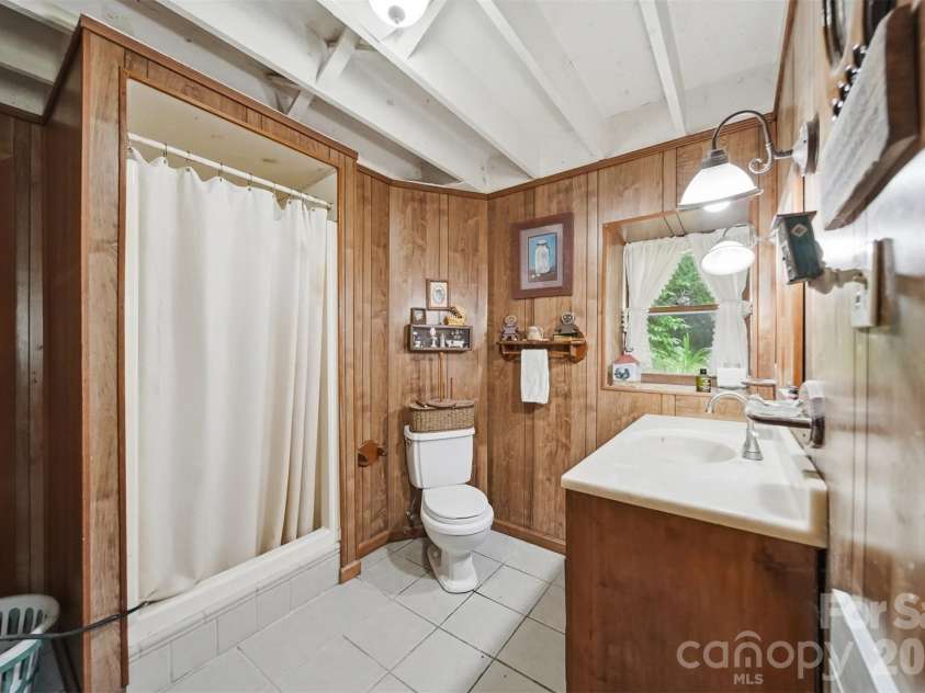 7180 Valley View Drive, Newland, NC 28657.  MLS# CAR4408784, YatesRealty ID 45795. 