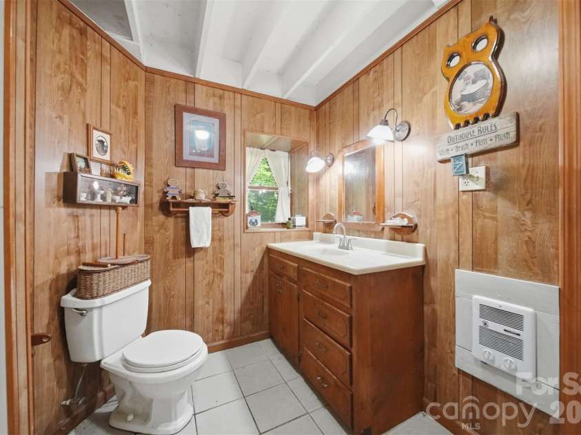 7180 Valley View Drive, Newland, NC 28657.  MLS# CAR4408784, YatesRealty ID 45795. 