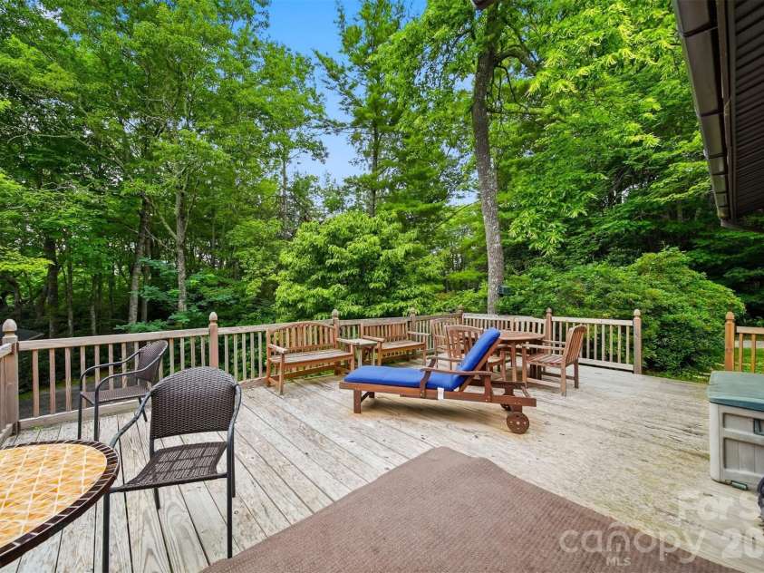 7180 Valley View Drive, Newland, NC 28657.  MLS# CAR4408784, YatesRealty ID 45795. 