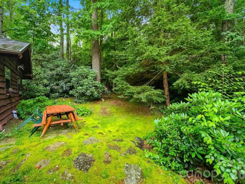 7180 Valley View Drive, Newland, NC 28657.  MLS# CAR4408784, YatesRealty ID 45795. 