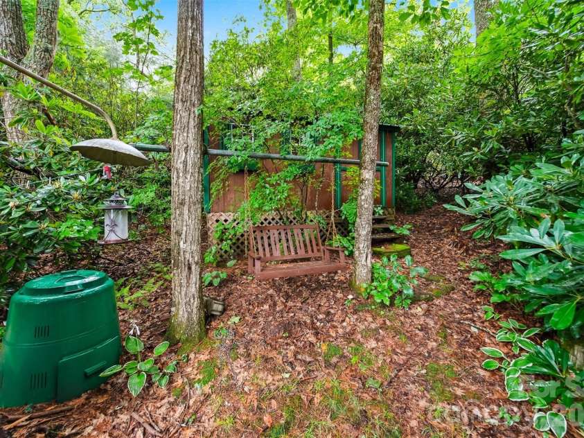 7180 Valley View Drive, Newland, NC 28657.  MLS# CAR4408784, YatesRealty ID 45795. 