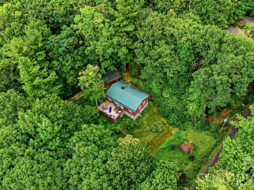 7180 Valley View Drive, Newland, NC 28657.  MLS# CAR4408784, YatesRealty ID 45795. 
