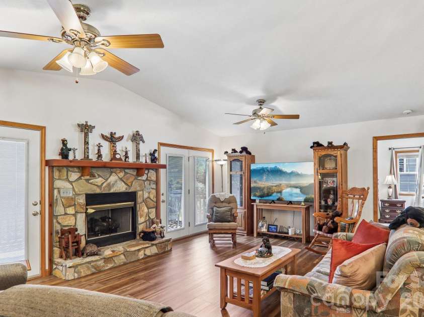 117 Pinellas Lane, Waynesville, NC 28785.  MLS# CAR4416573, YatesRealty ID 45796. 