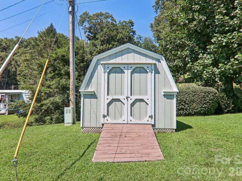 117 Pinellas Lane, Waynesville, NC 28785.  MLS# CAR4416573, YatesRealty ID 45796. 