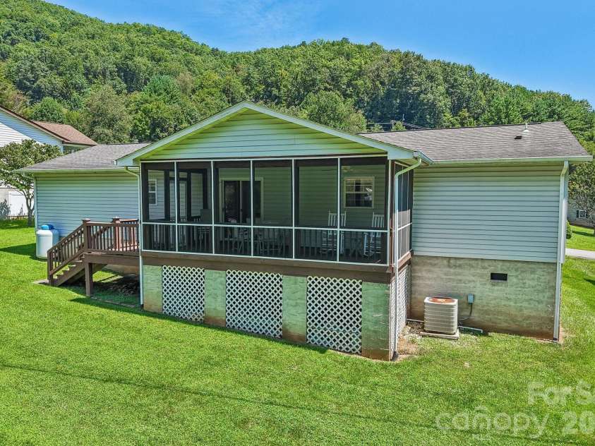 117 Pinellas Lane, Waynesville, NC 28785.  MLS# CAR4416573, YatesRealty ID 45796. 