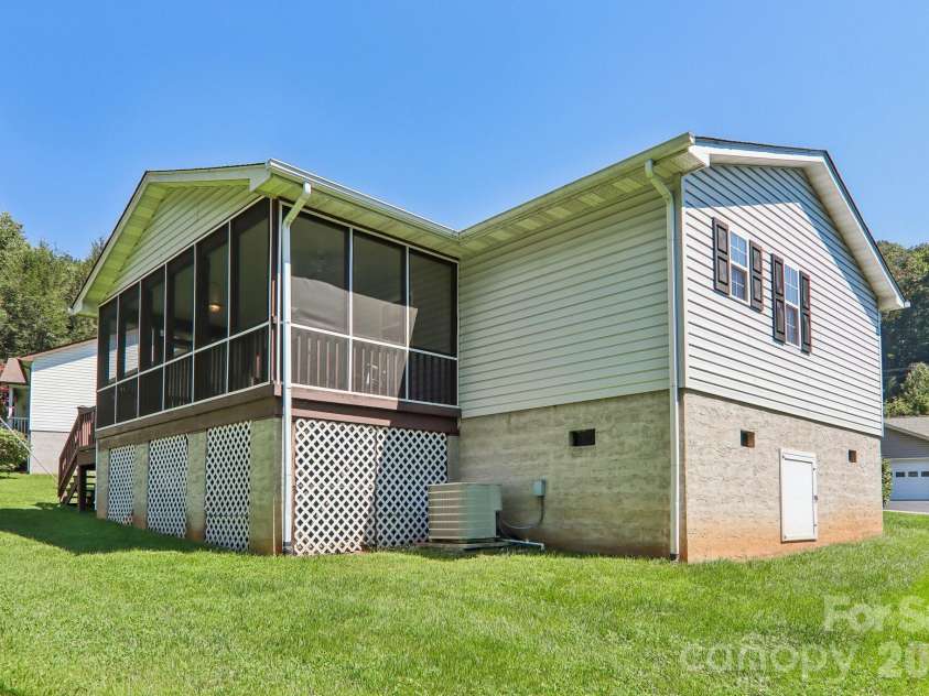 117 Pinellas Lane, Waynesville, NC 28785.  MLS# CAR4416573, YatesRealty ID 45796. 