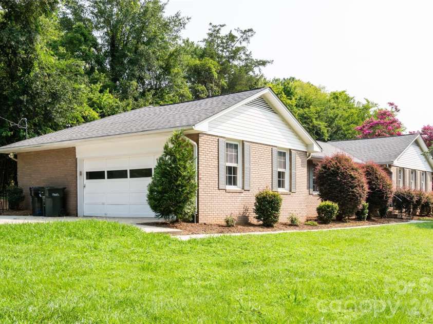 171 Suburban Avenue, Concord, NC 28025.  MLS# CAR4405894, YatesRealty ID 45797. 