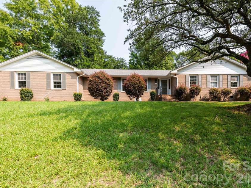 171 Suburban Avenue, Concord, NC 28025.  MLS# CAR4405894, YatesRealty ID 45797. 