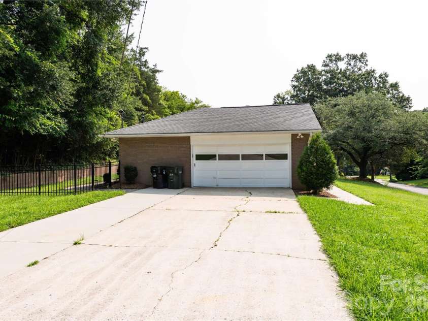 171 Suburban Avenue, Concord, NC 28025.  MLS# CAR4405894, YatesRealty ID 45797. 
