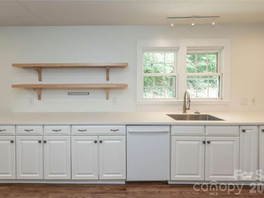 171 Suburban Avenue, Concord, NC 28025.  MLS# CAR4405894, YatesRealty ID 45797. 
