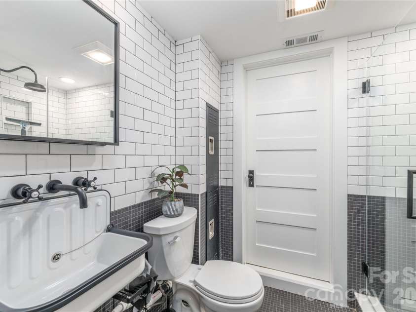 6 Birch Street, Asheville, NC 28801.  MLS# CAR4413466, YatesRealty ID 45798. Like new recently update